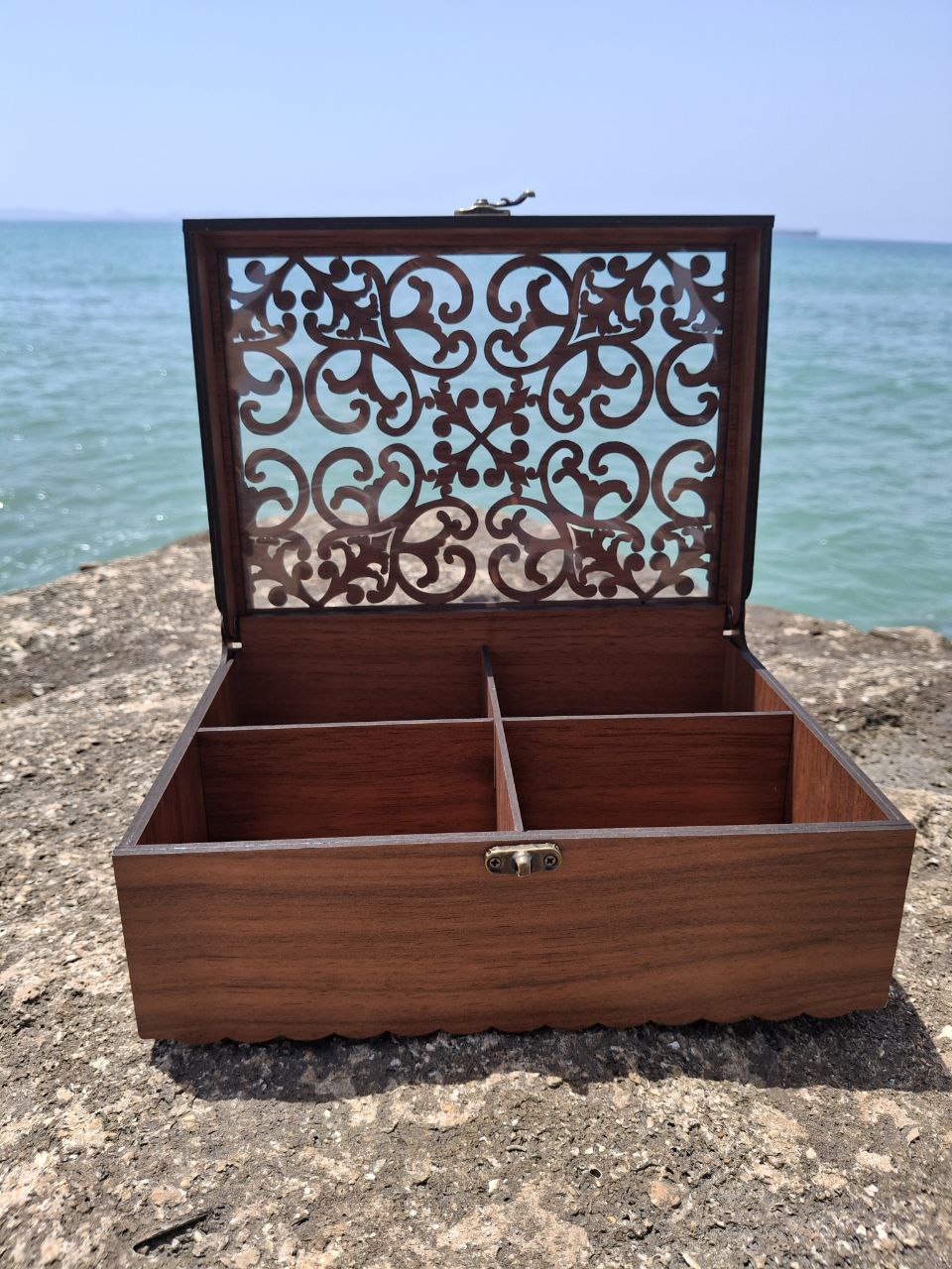 باکس چوبی آجیل و خشکبار مدل شاپرک۴خونه(فندقی)