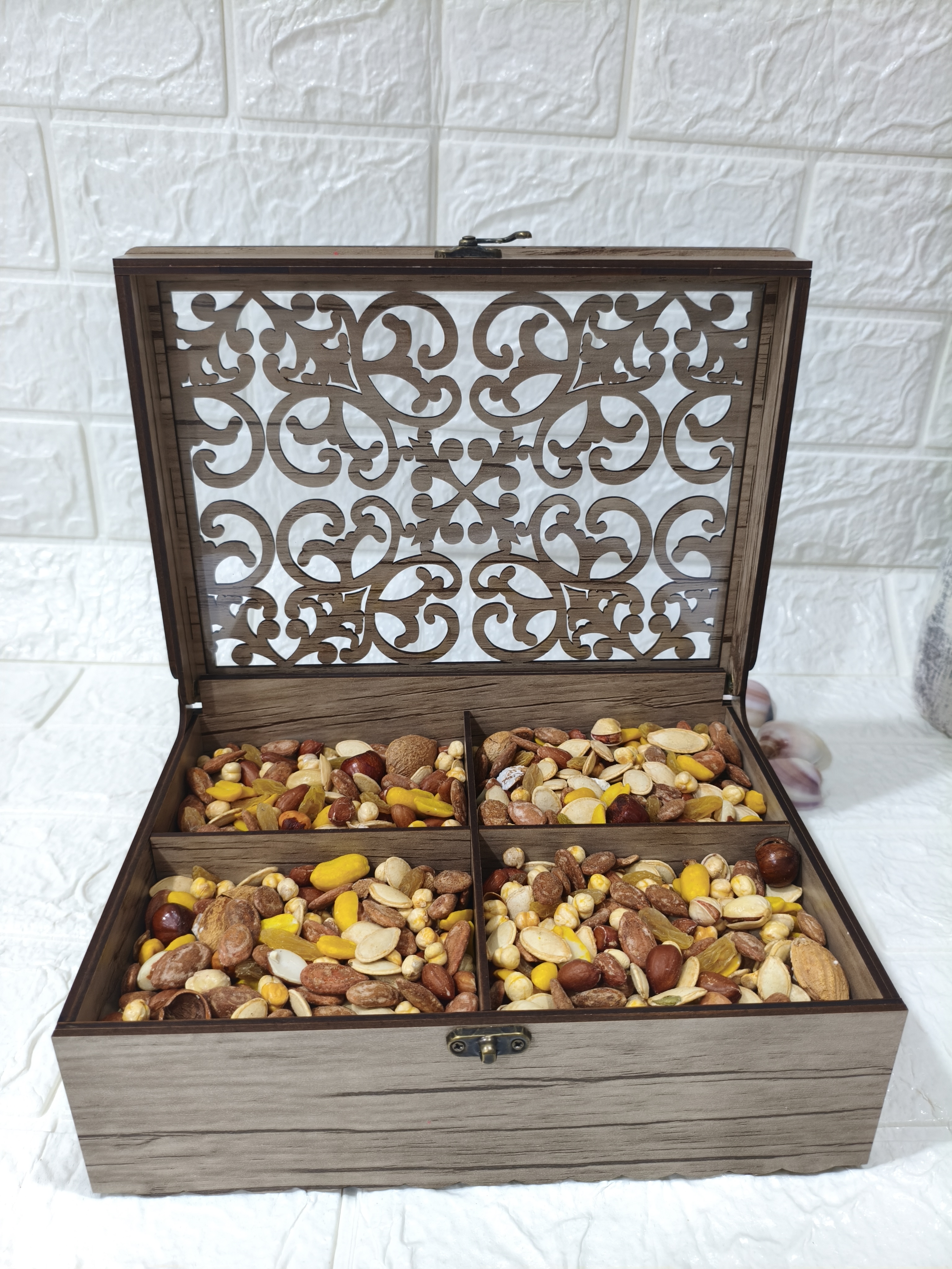 باکس چوبی آجیل و خشکبار مدل شاپرک۴خونه(آنتیک)