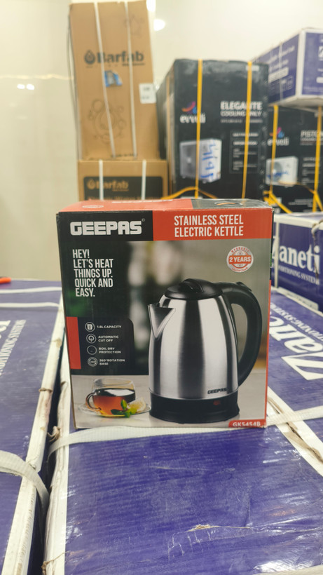 کتری برقی GEEPAS مدل GK5454B ظرفیت 1.8 لیتر استیل (گیفتانه)